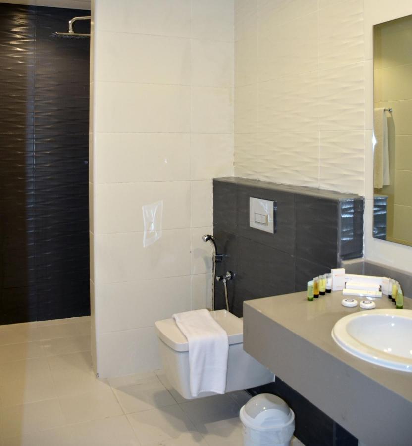 The Lodge Suites Манама Екстер'єр фото